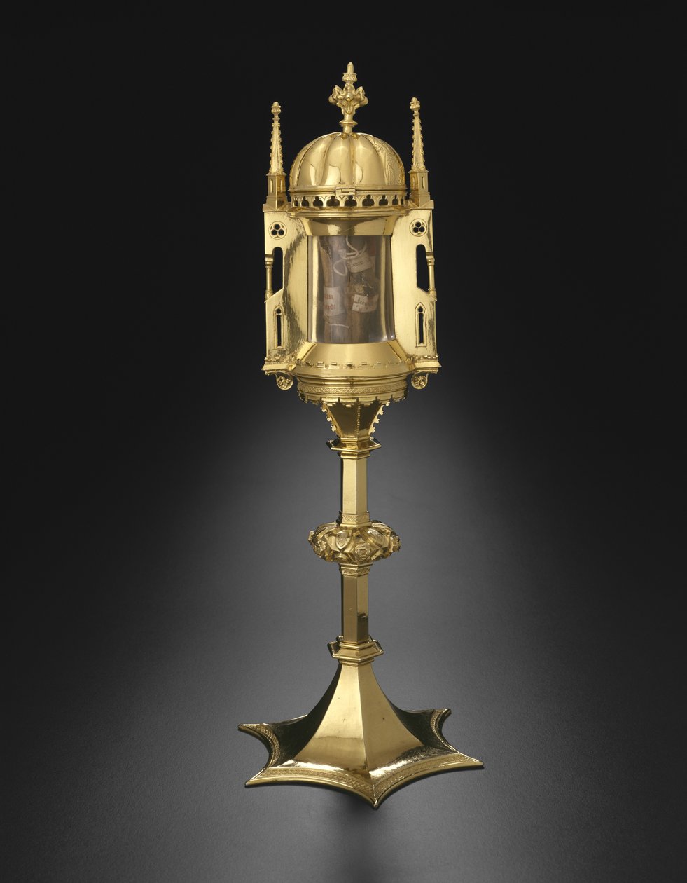 Monstrance دائري مع سقف مقبب من براونشفايغ ، ألمانيا ، أواخر القرن الرابع عشر (مطلي بالفضة والكريستال) بواسطة المدرسة الألمانية
