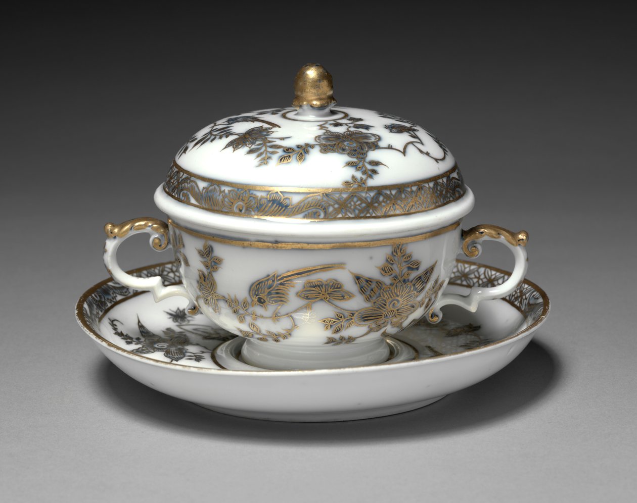 وعاء وصحن مغطى ، مصنع Meissen Porcelain Factory ، ألمانيا ، 1730-1740 بواسطة المدرسة الألمانية