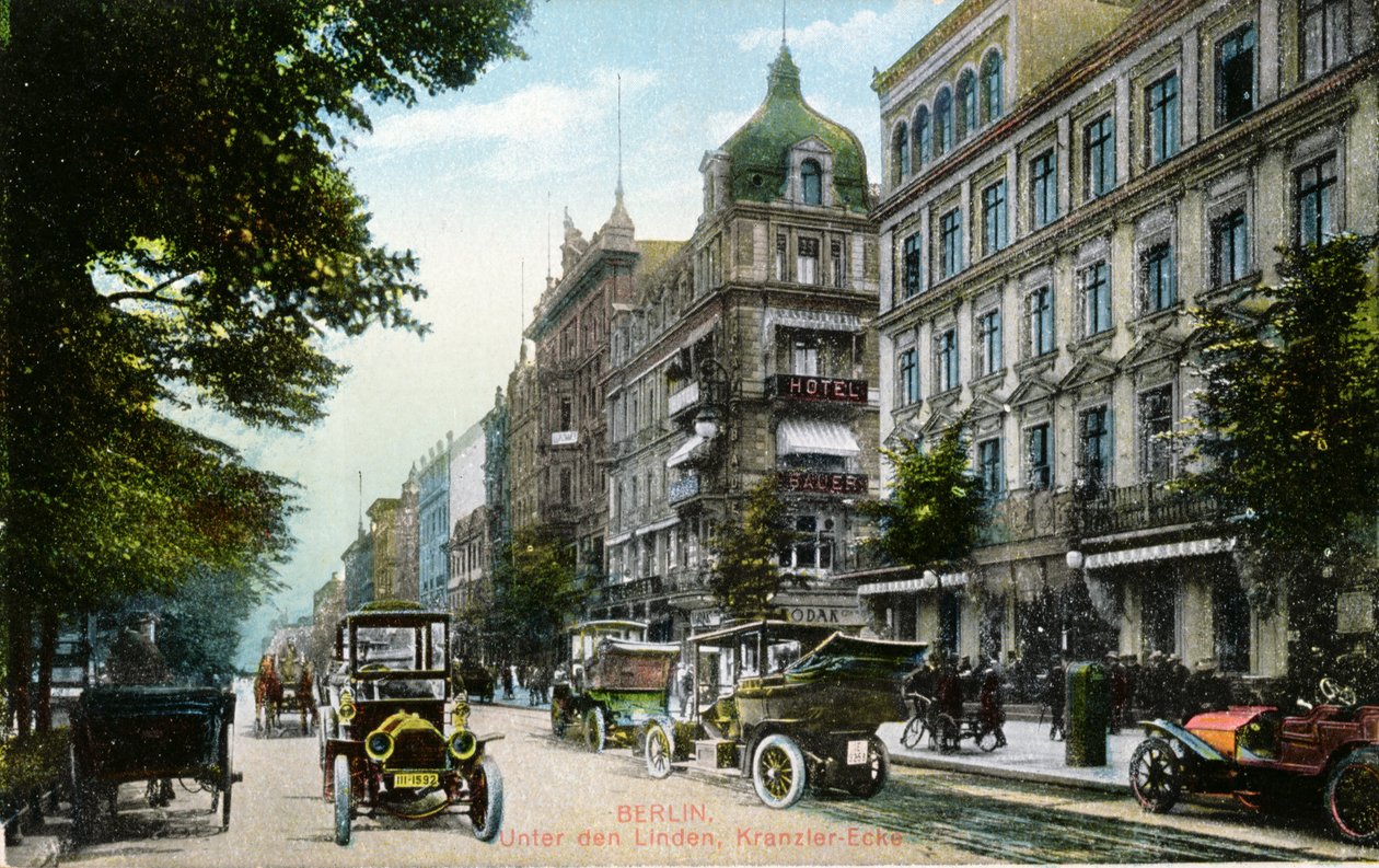 بطاقة بريدية تصور Unter den Linden و Kranzler-Eck في برلين ، c.1910 (صورة ملونة) بواسطة المدرسة الألمانية