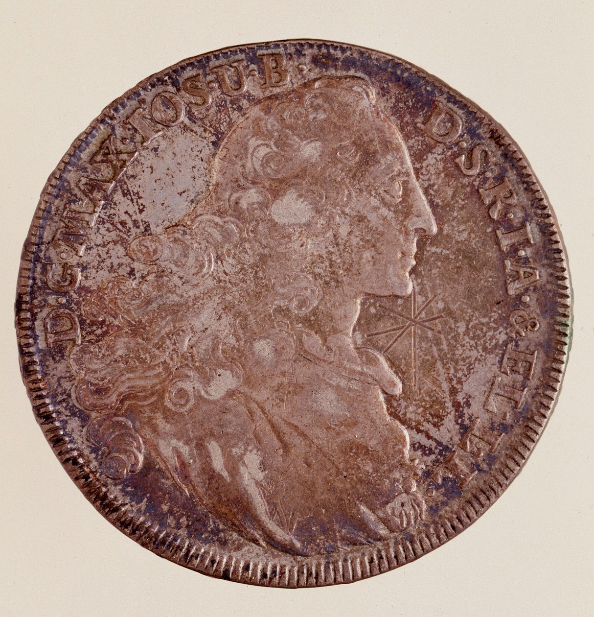 تالر الفضي (تالر) لماكسيميليان الثالث جوزيف (ماكسيميليان الثالث جوزيف دي بافيير) (1727-1777) 1769 ديام. 4.1 سم نابولي ، المتحف الأثري بواسطة المدرسة الألمانية