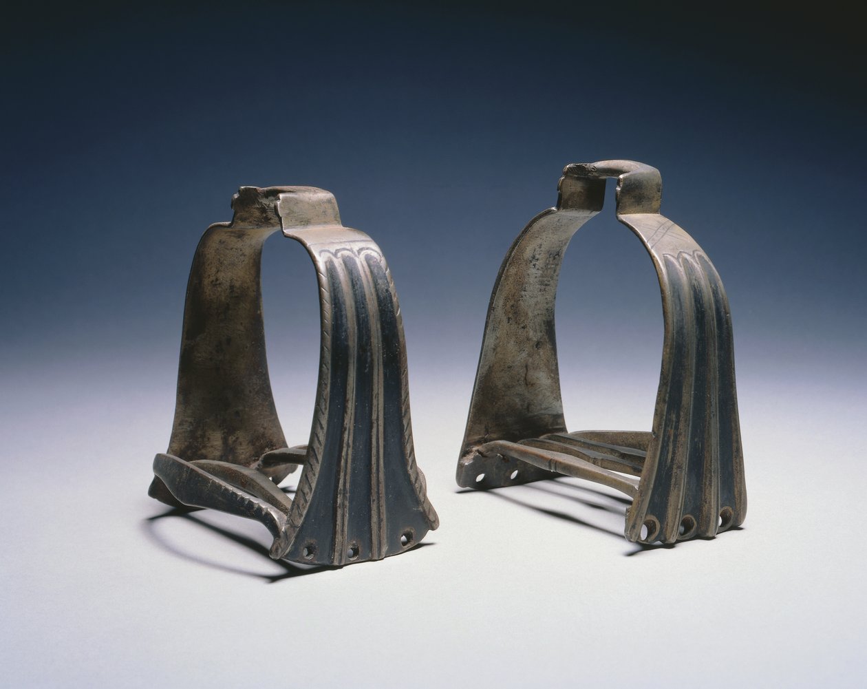 الرِّكاب ، ج. 1525-1550 (فولاذ بطلاء أسود حديث) بواسطة المدرسة الألمانية