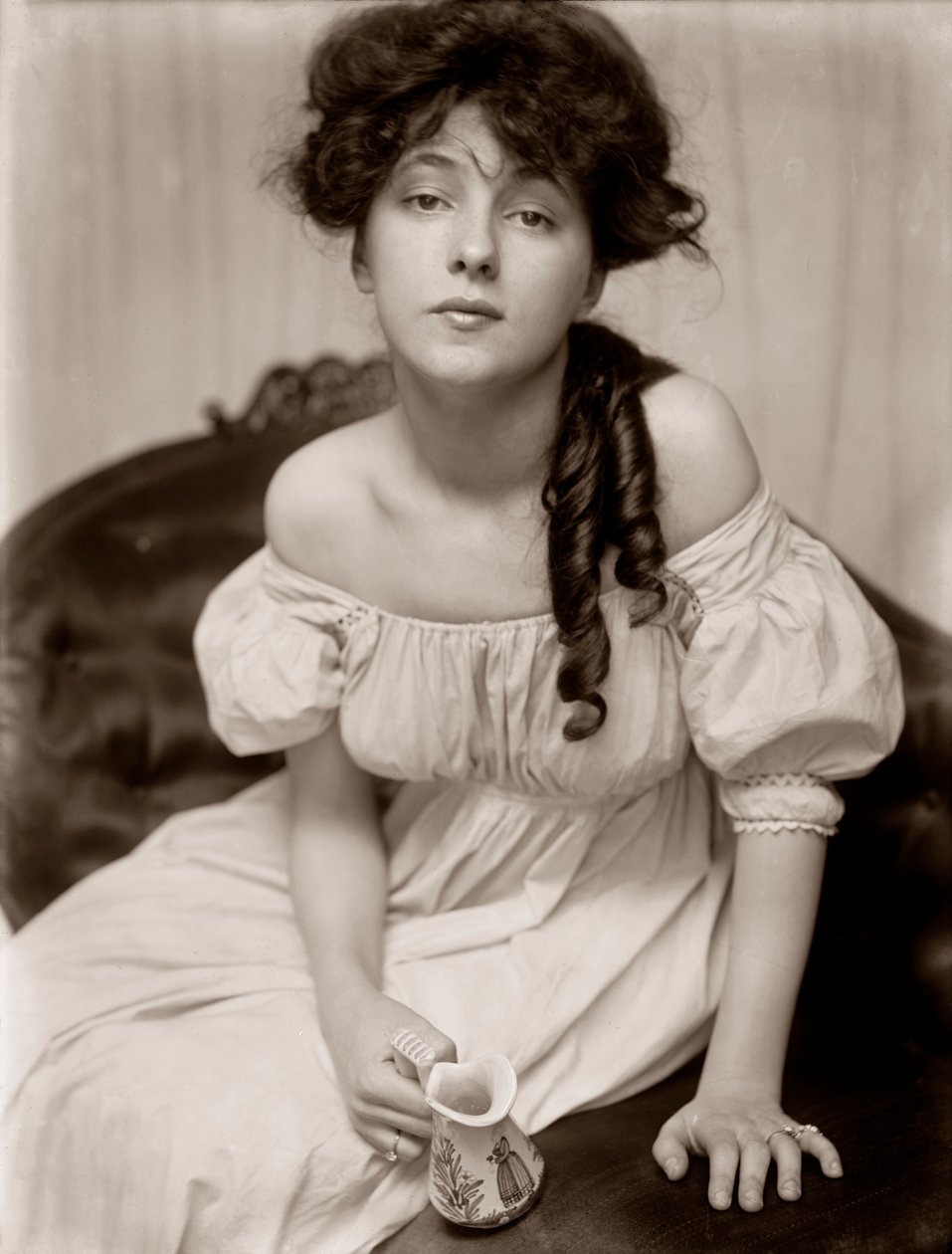 Portrait of Evelyn Nesbit by Gertrude Kasebier, c.1900 (platinum print) بواسطة البيرة جيرترود الجبن