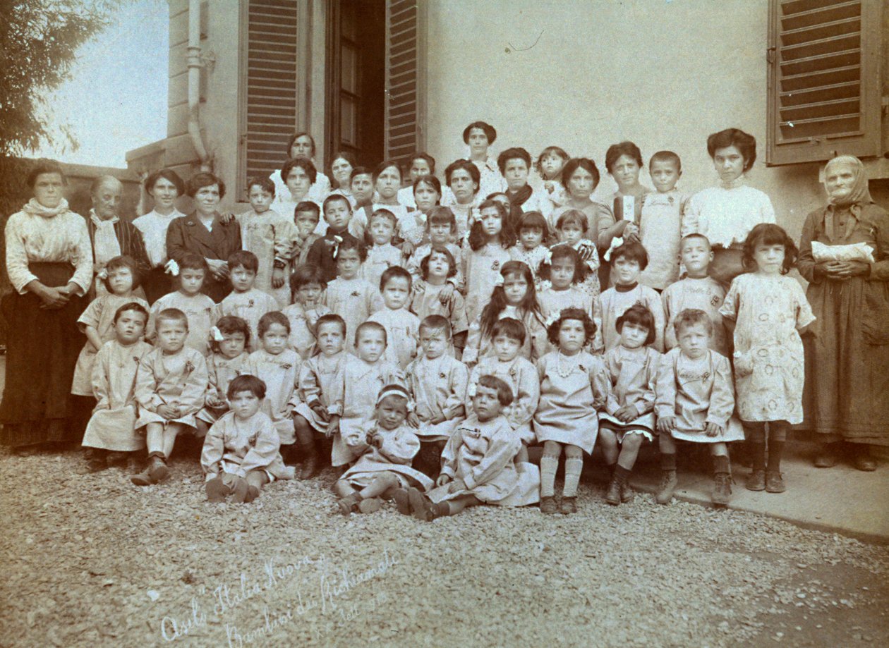 أطفال الاحتياط في روضة 'Italia Nuova' ، 20/09/1915 (b / w photo) بواسطة جياكومو بروجي