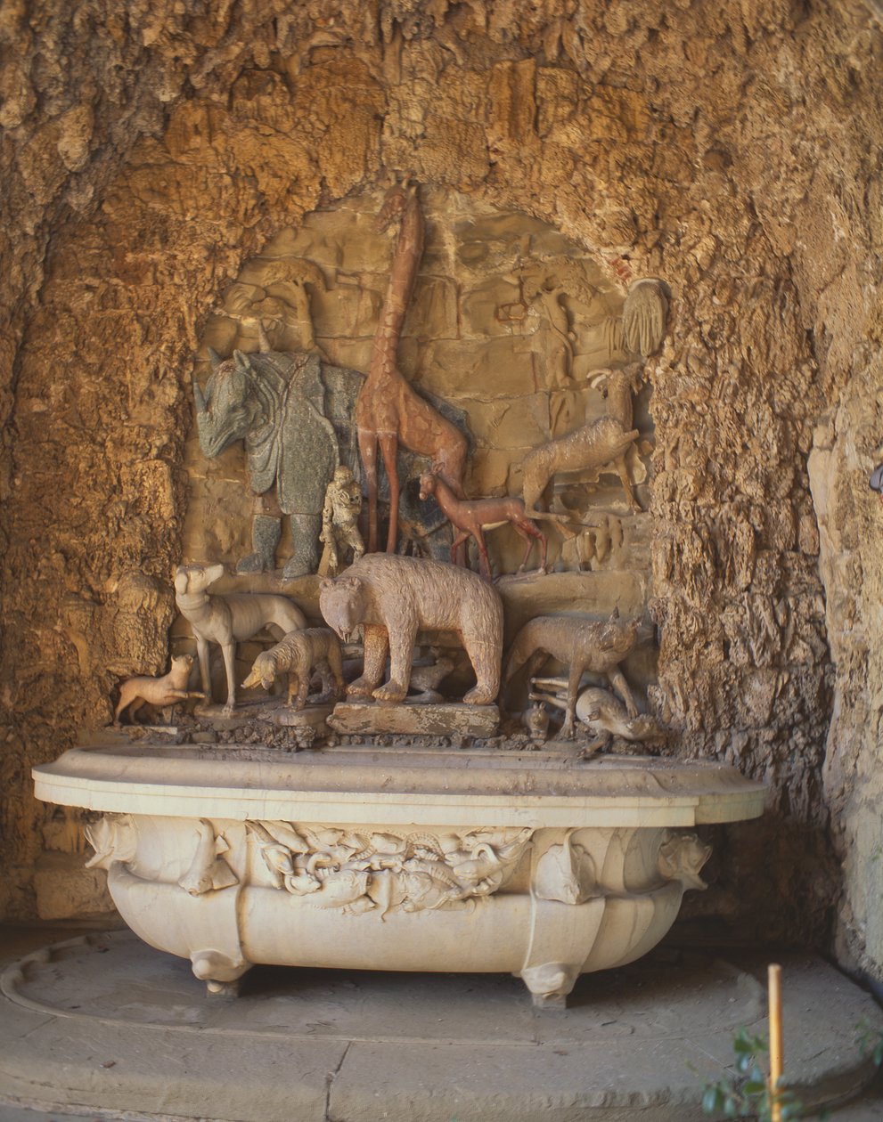 مغارة الحيوانات ، 1565-69 (الحجر والبرونز) بواسطة Giambologna
