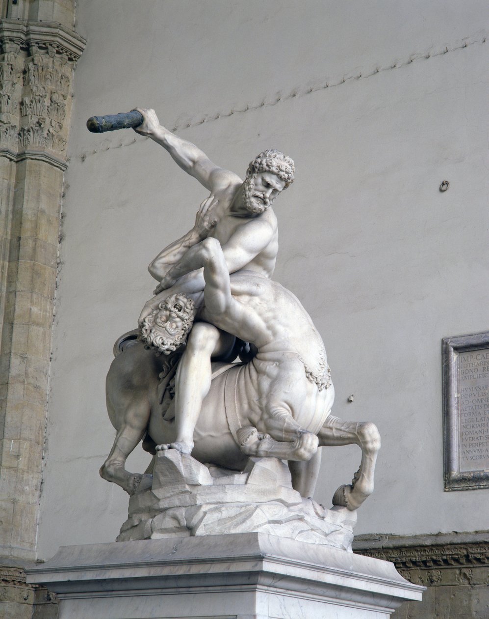 Hercules Killing the Centaur (رخام) (انظر أيضًا 353892 und 94) بواسطة Giambologna