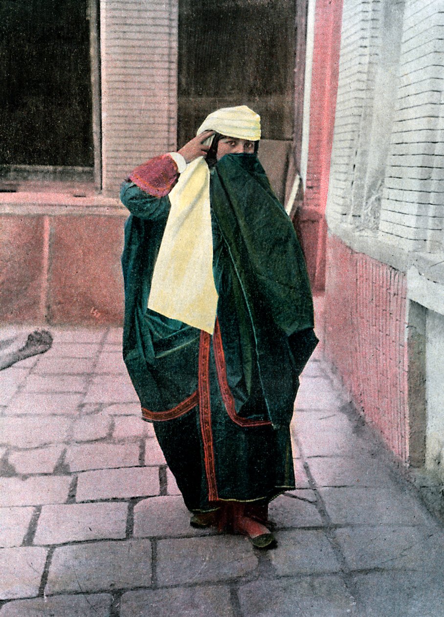 المرأة الفارسية في الزي التقليدي ، c1890. بواسطة جيلو