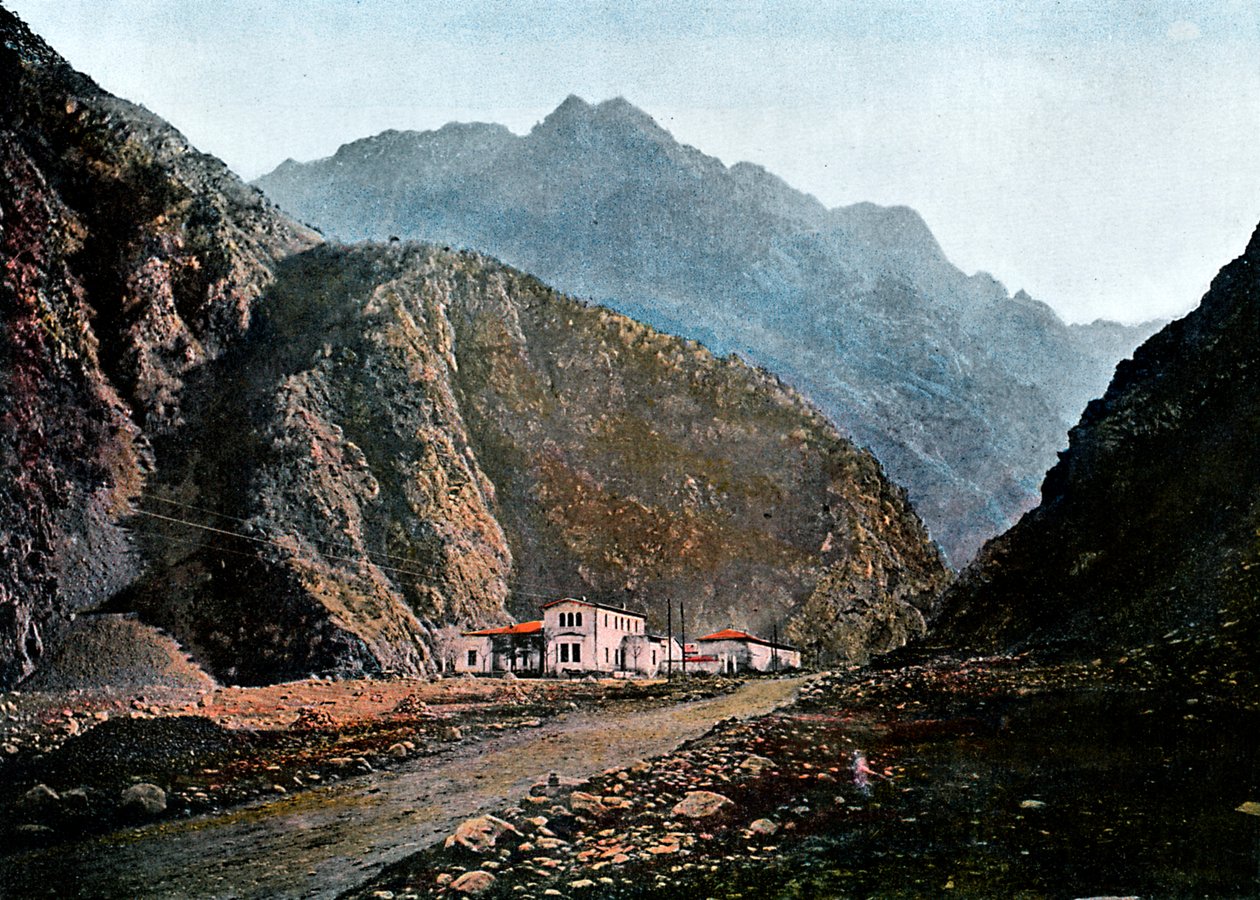 محطة على طريق عسكري ، كيشور ، c1890. بواسطة جيلو