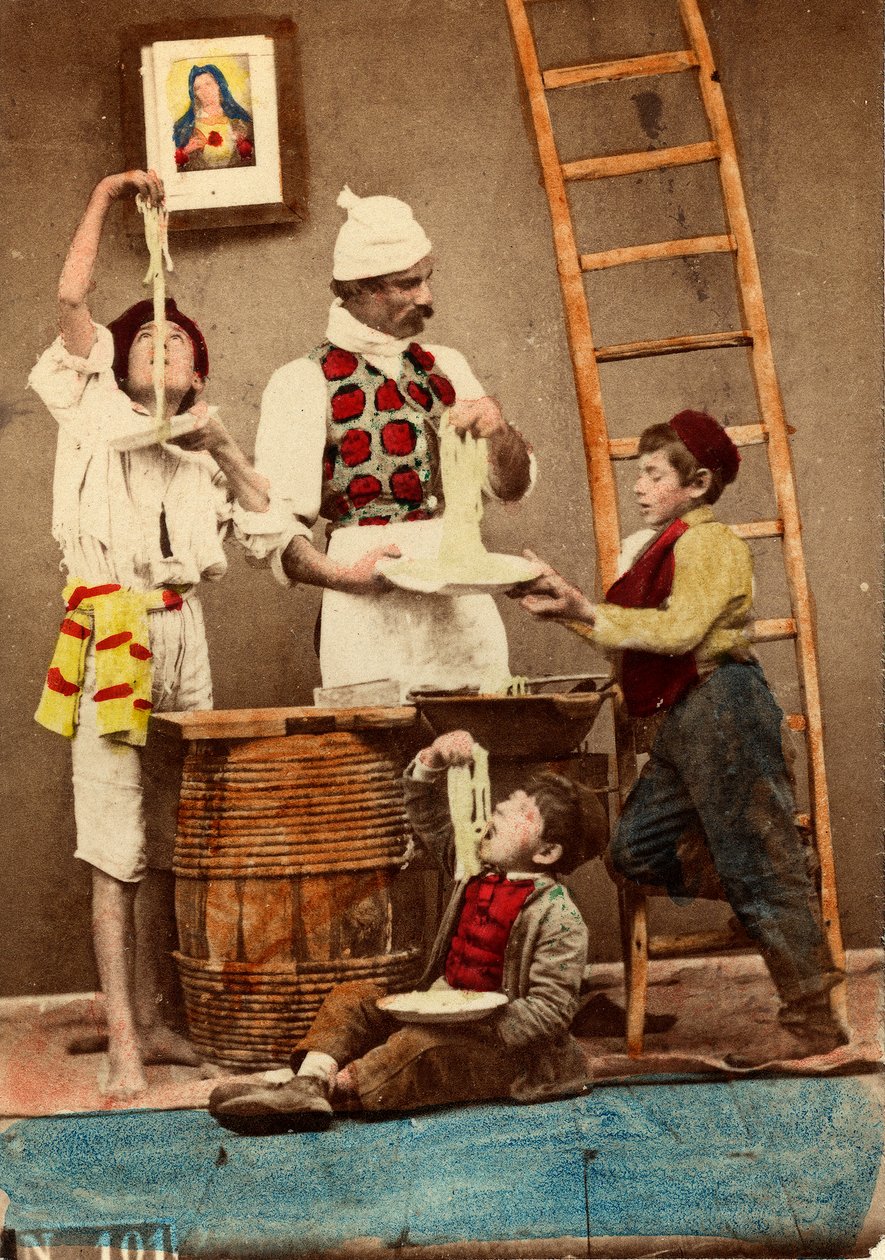 يأكل الأطفال السباغيتي بأيديهم ، نابولي ، حوالي عام 1865 (مطبوع على ورق مزدوج الوزن) بواسطة جورجيو كونراد