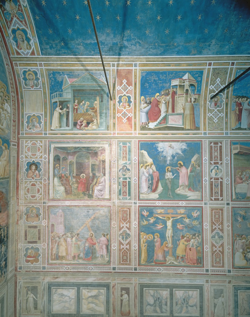 منظر للوحات الجدارية على الجدار الأيسر ، c.1303-05 (بعد الترميم) بواسطة جيوتو دي بوندوني