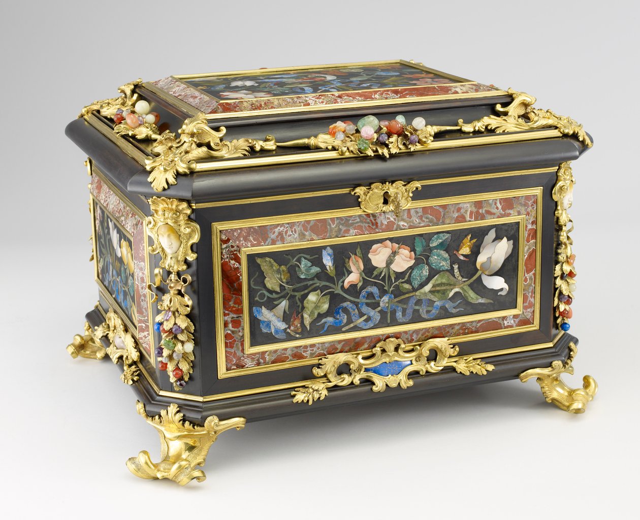 صندوق مجوهرات ، c.1730 (بلوط ، أبنوس ، بيترا دورا ، برونز وأحجار شبه كريمة) بواسطة جيوفاني باتيستا فوجيني