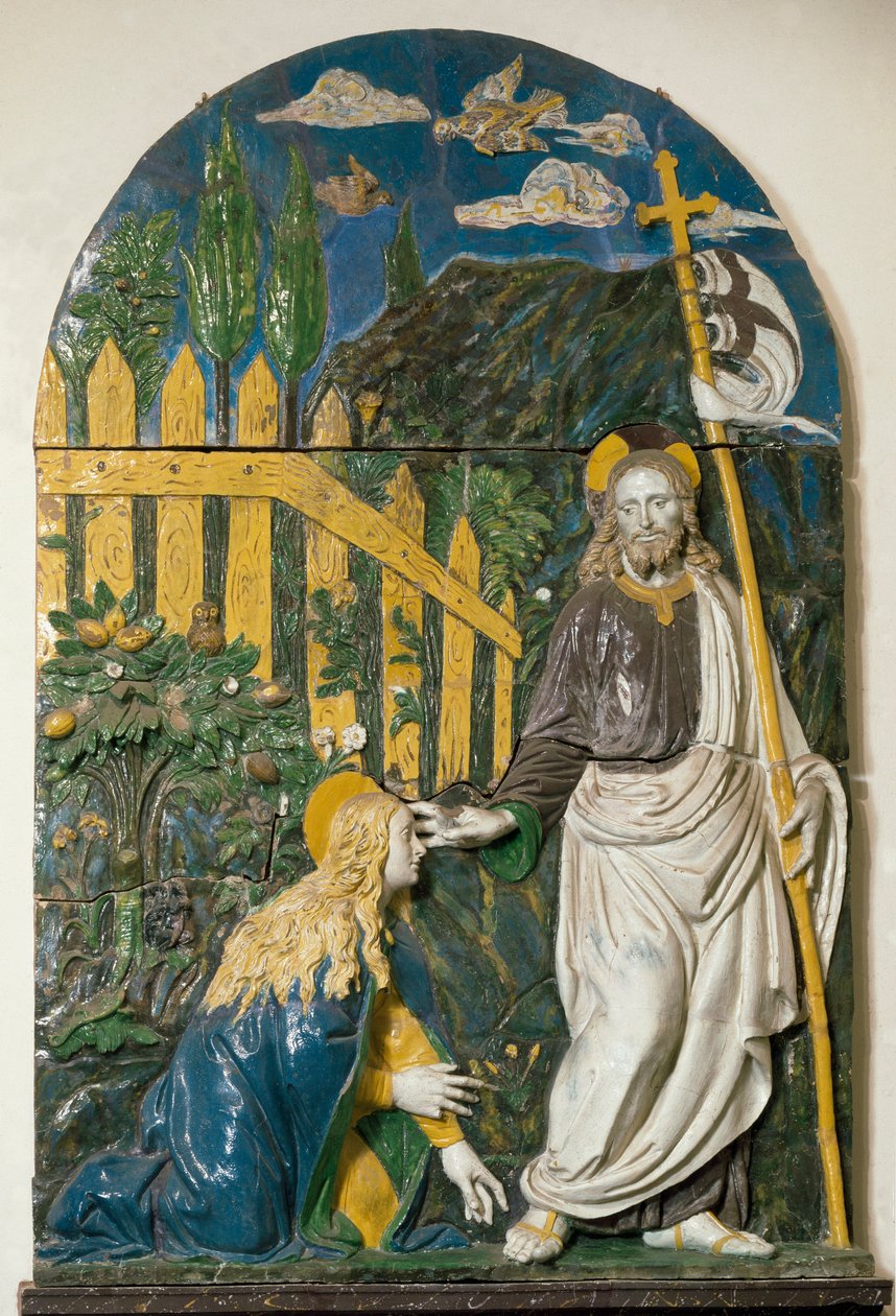 Noli me tangere يحمل يسوع المسيح علمًا أبيض (قياسيًا) مضروبًا بصليب أحمر وتم وضع علامة صليب على هالة له. جوارب إغاثة خزفية من جيوفاني ديلا روبيا (1469-1529) فلورنسا ، متحف ناسيونالي ديل بارجيلو بواسطة جيوفاني ديلا روبيا
