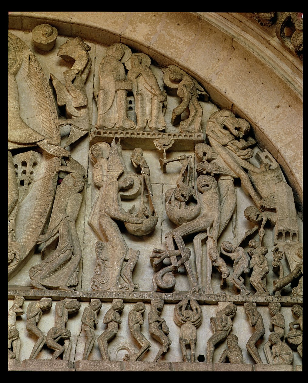 ويست بورتال ، تفاصيل الحكم الأخير ، الجانب الأيمن الذي يصور وزن الأرواح ، الحجر الجيري 1130-5 بواسطة Gislebertus