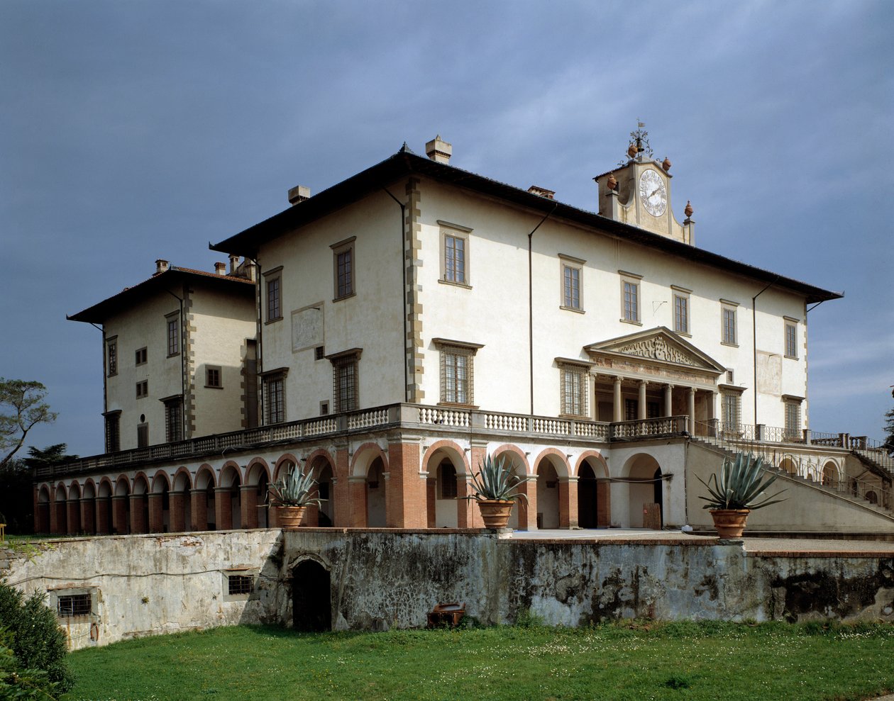 واجهة Villa Medicea في Poggio a Caiano - كاليفورنيا. 1480-1485 بواسطة جوليانو جيامبرتي دا سانجالو