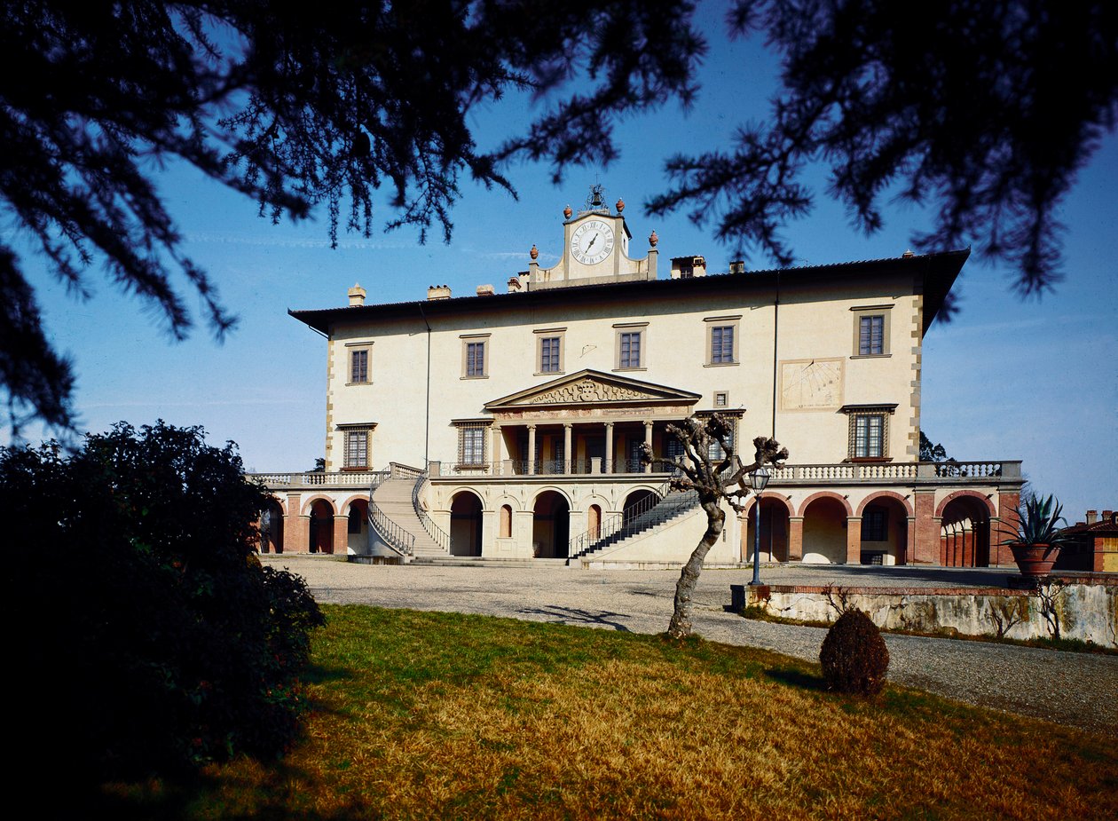 فيلا ميديسي (فيلا ميديشي) ؛ بدأ منظر Villa Ambra a Poggio a Caiano في عام 1485 في مشروع جوليانو دا سانغالو. بواسطة جوليانو جيامبرتي دا سانجالو
