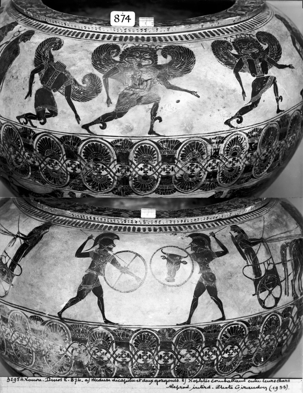 دينوس يصور (أعلى) ميدوسا مقطوعة الرأس (أسفل) و Hoplites Fighting ، c.580 قبل الميلاد (سيراميك) (انظر أيضًا 438877) بواسطة جورجون رسام