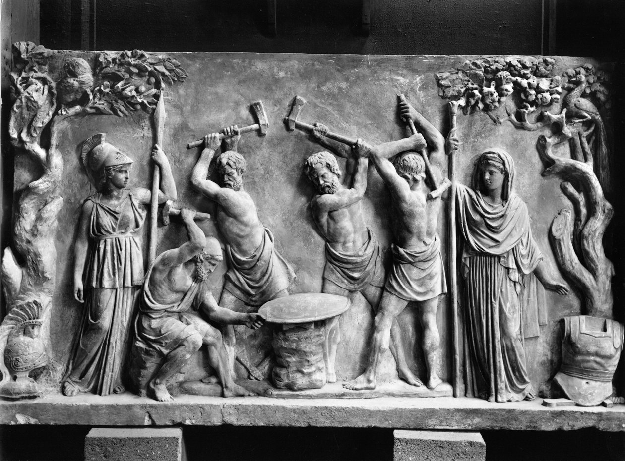 Hephaestus و Cyclopes يصنعان درع أخيل (الرخام) (صورة b / w) بواسطة اليونانية اليونانية الرومانية اليونانية