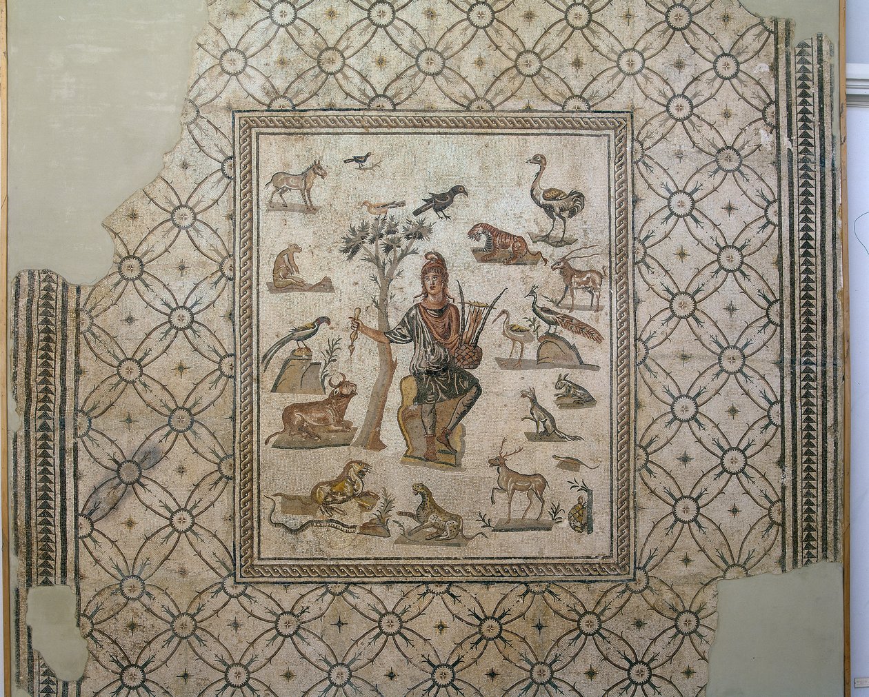 Orpheus محاطة بالحيوانات ، فسيفساء متعددة الألوان بواسطة اليونانية اليونانية الرومانية اليونانية