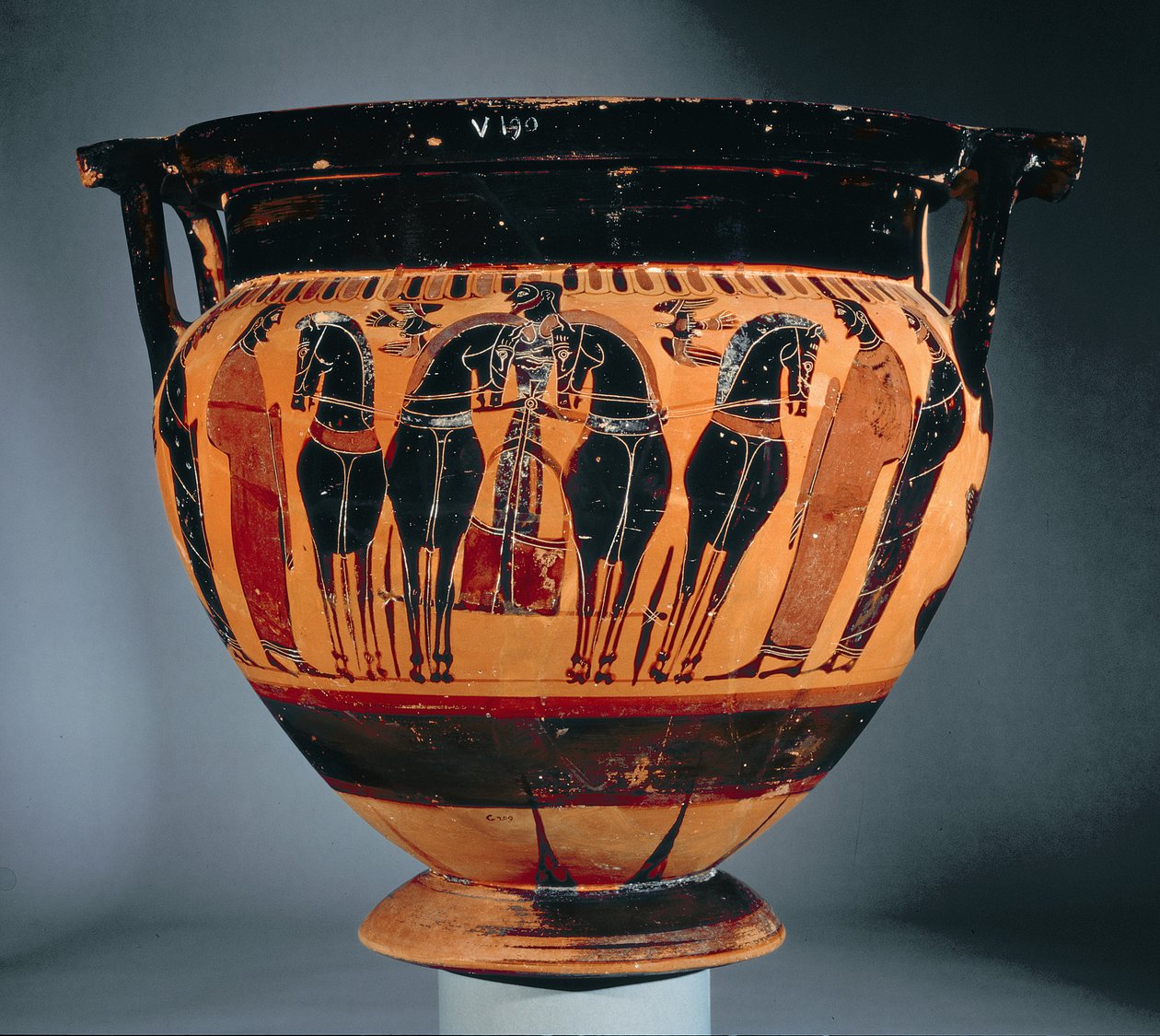 العلية العمود الأسود krater يصور عربة (الفخار) بواسطة اليونانية