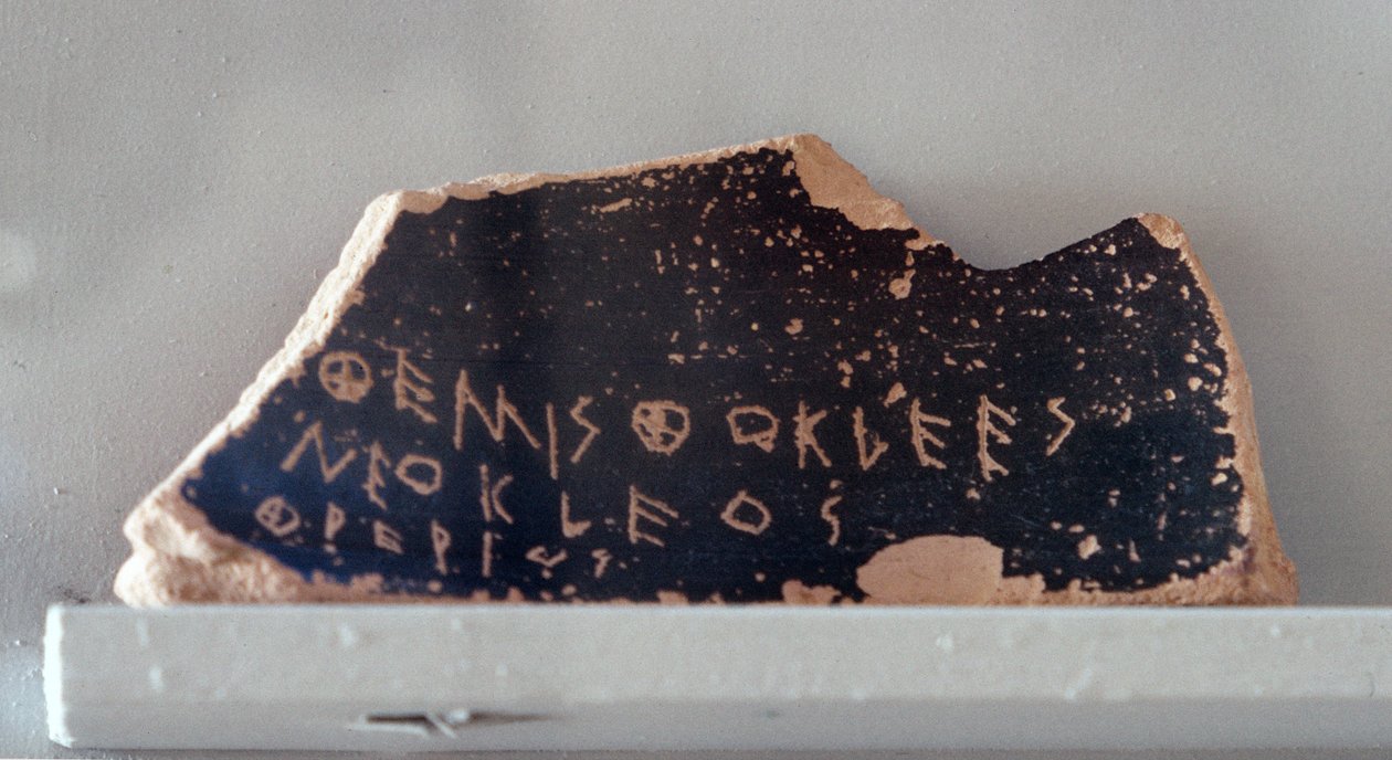 أوستراكون باسم Themistokles ، c.472 قبل الميلاد (السيراميك) بواسطة اليونانية