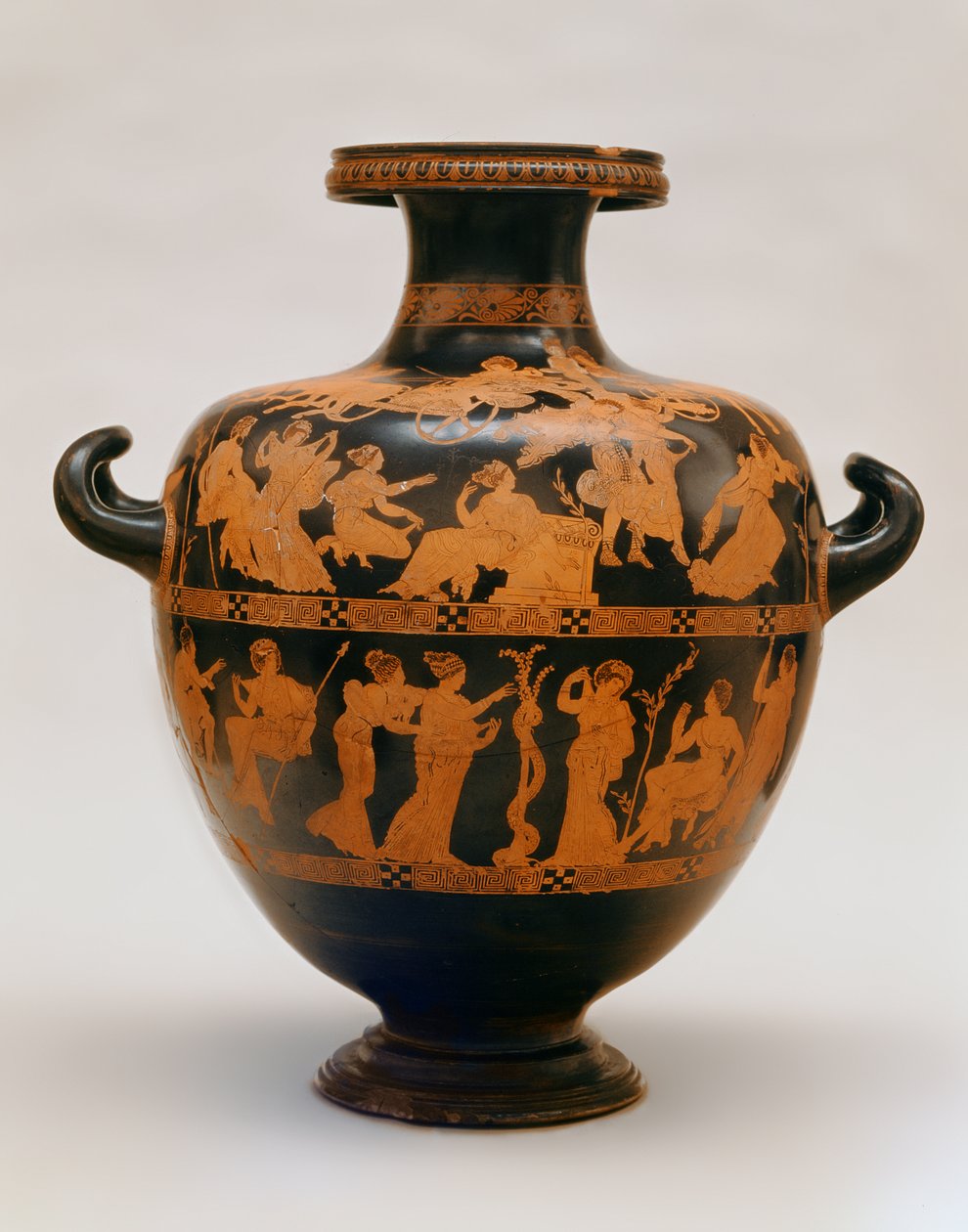 هيدريا ذات الشكل الأحمر من قبل Medias Painter ، أثينا ، c.420-400 قبل الميلاد (الفخار) بواسطة اليونانية