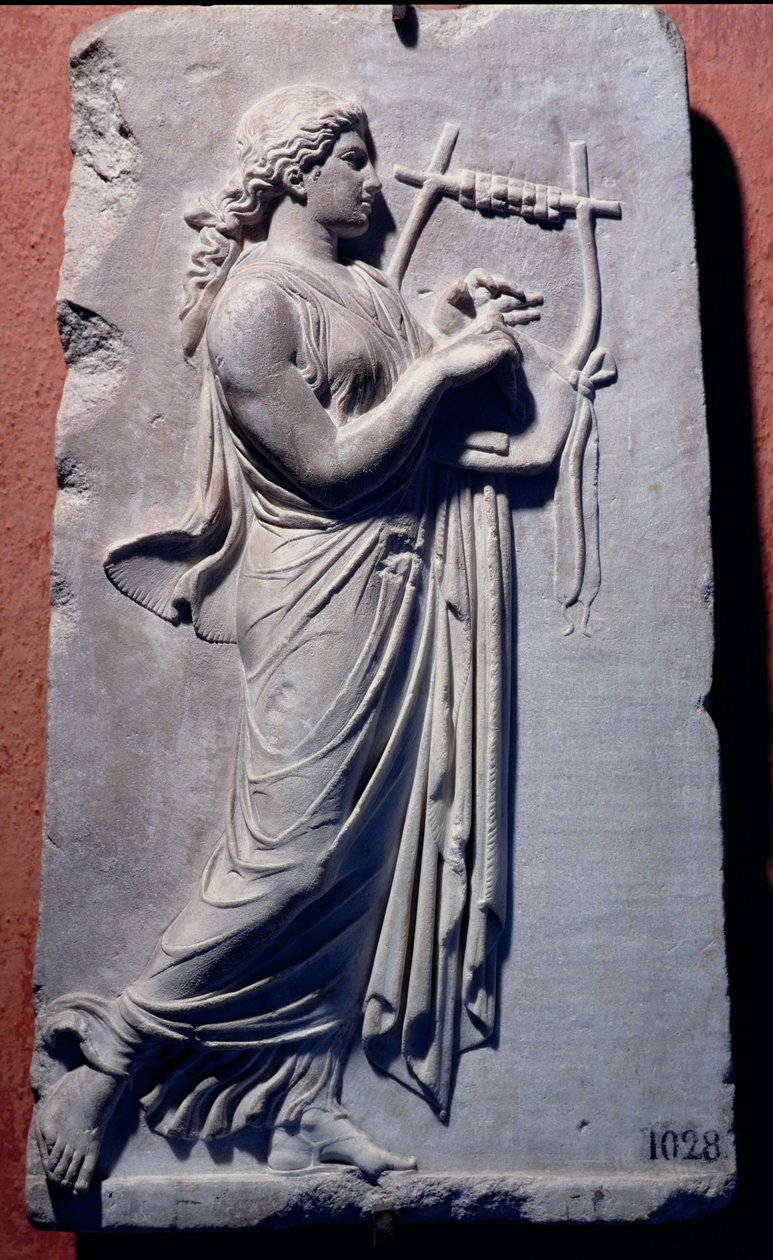 نقش بارز يمثل Terpsichore ، موسى الرقص والغناء بواسطة اليونانية