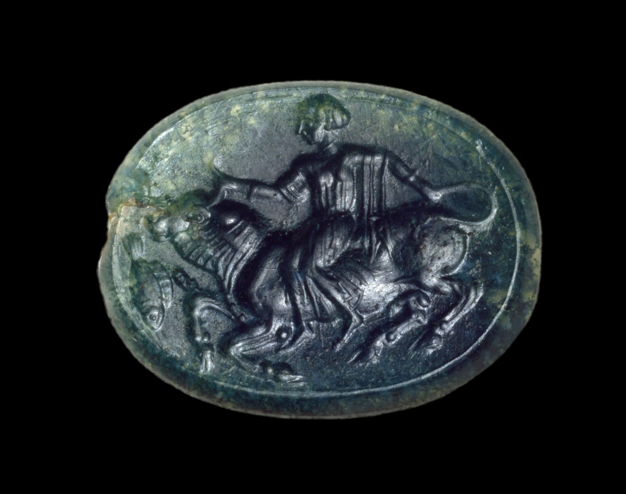 سكرابويد مُصوَّر أوروبا والثور ، يوناني من قبرص ، أواخر العصر القديم (اليشم) بواسطة اليونانية