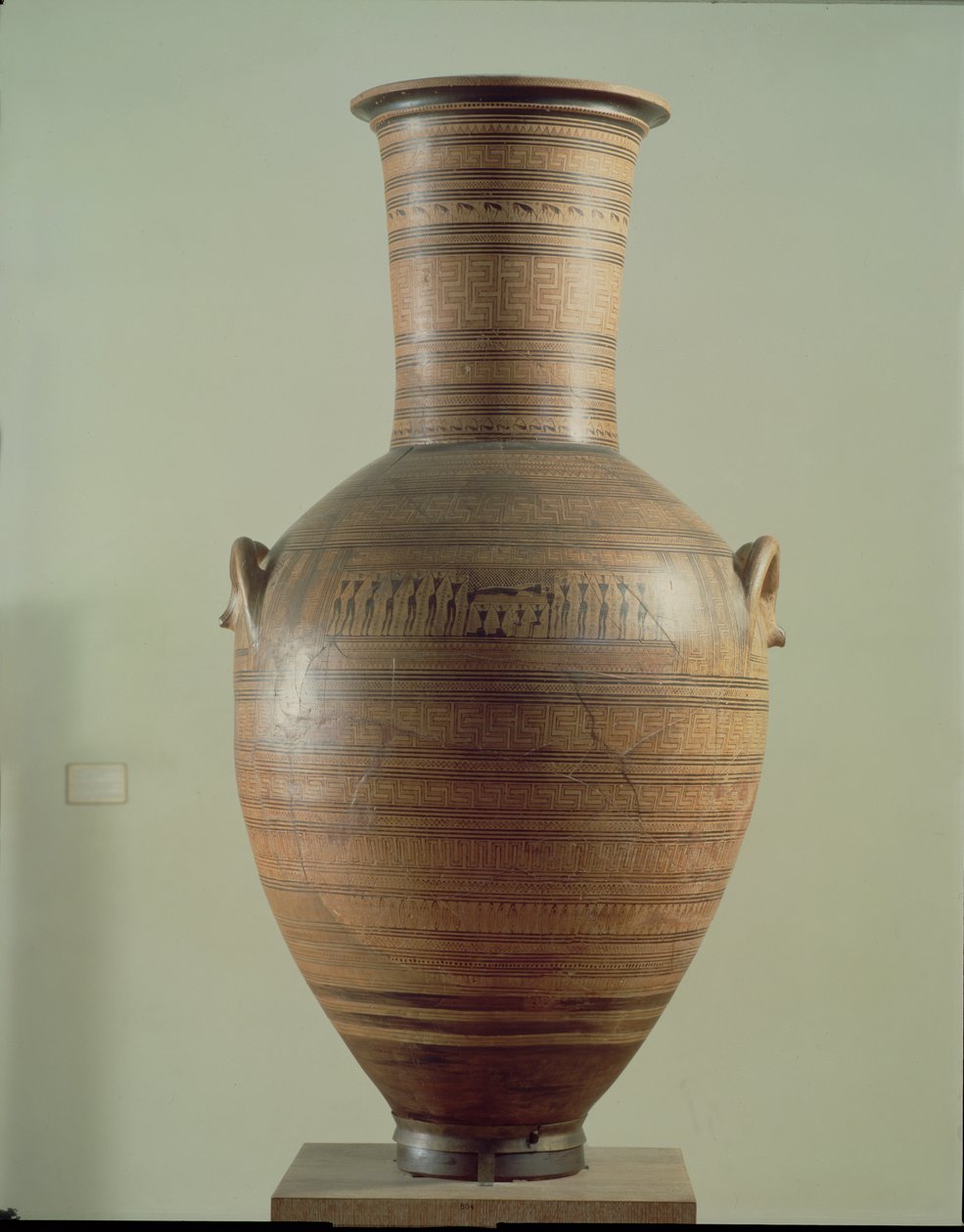 Dipylon Amphora ، جرة جنائزية على الطراز الهندسي من Kerameikos Necropolis ، أثينا ، c.750 قبل الميلاد (الطين) بواسطة اليونانية
