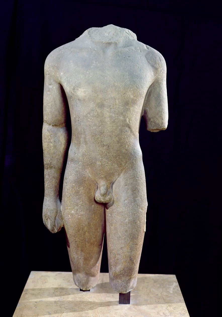 جذع كوروس ، من أكتيوم ، c.550 قبل الميلاد (رخام) (انظر أيضًا 202764) بواسطة اليونانية