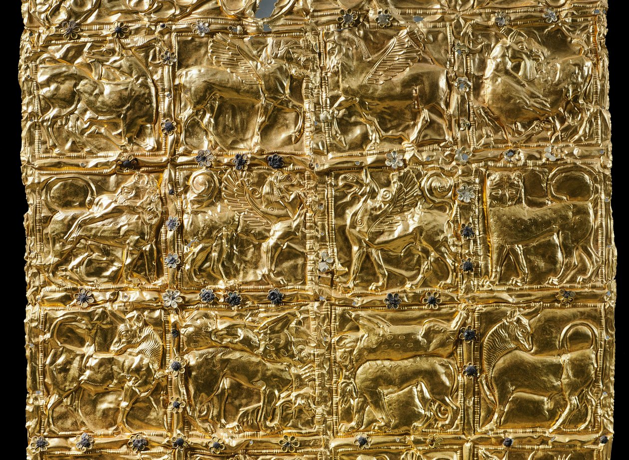Foil with embossed decoration from Delphi (gold) (detail of 593279) بواسطة اليونانية
