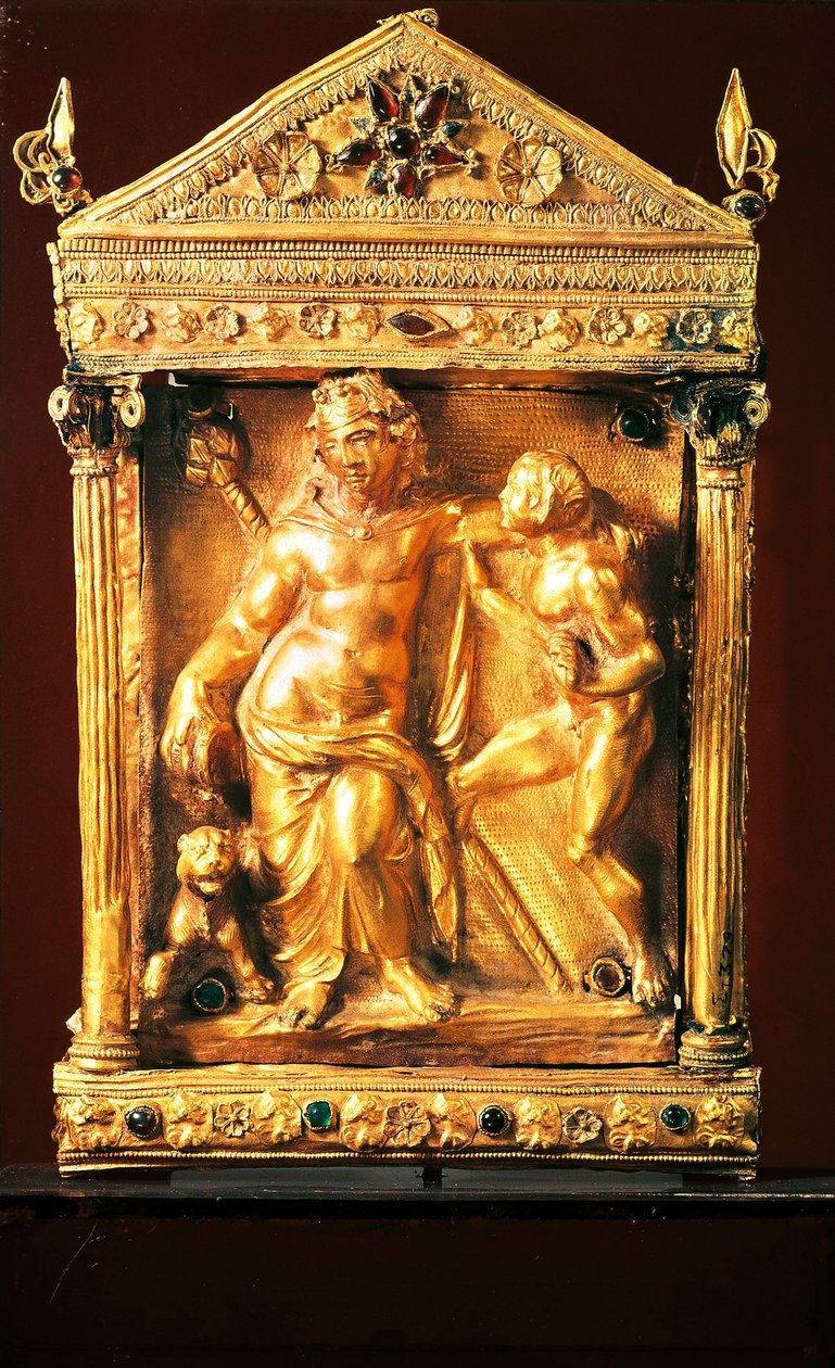 Naiskos مع Dionysus المخمور والسخان ، معبد صغير على الطراز الهلنستي مع العقيق والزمرد من ثيساليا ، القرن الثاني قبل الميلاد (ذهبي) بواسطة اليونانية