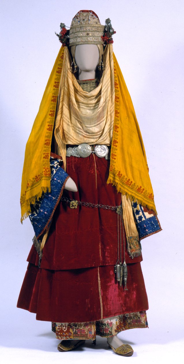 زي الزفاف من Astypalaia بواسطة المدرسة اليونانية