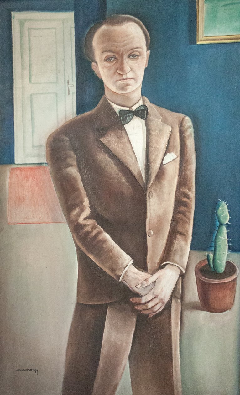 Oltonyos ferfi kaktusszaln الإنجليزية: Man_in_suit_with_cactusn بواسطة جيورجي راوشير
