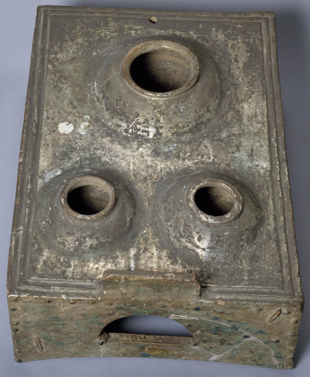 Miniature stove, China. Chinese Civilisation, Han Dynasty, 3rd century BC-3rd century AD (metal) بواسطة اسرة هان الصينية