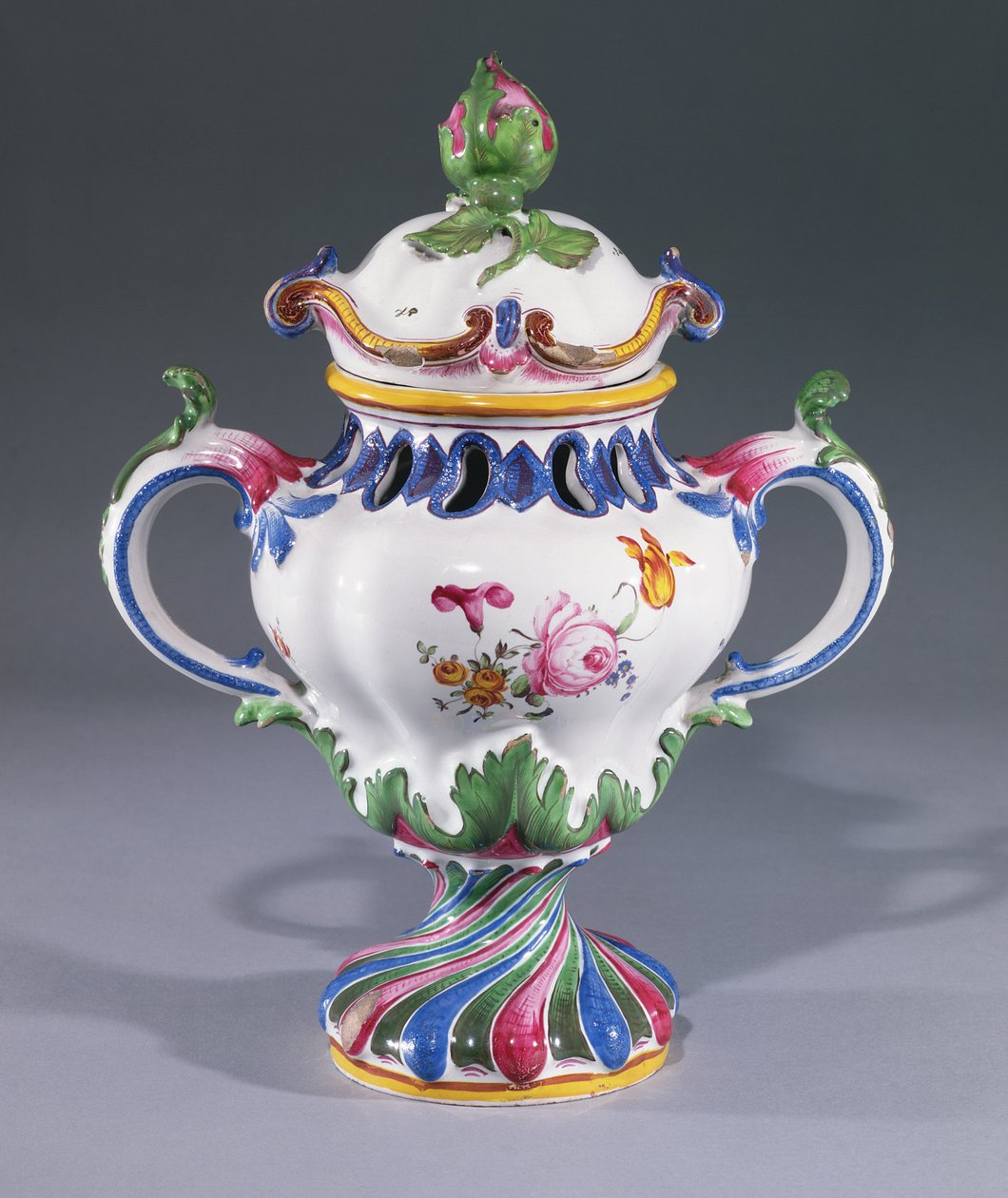 مزهرية بوتري ، مصنوعة في ستراسبورغ ، c.1754-60 (سيراميك) بواسطة عائلة هانونج