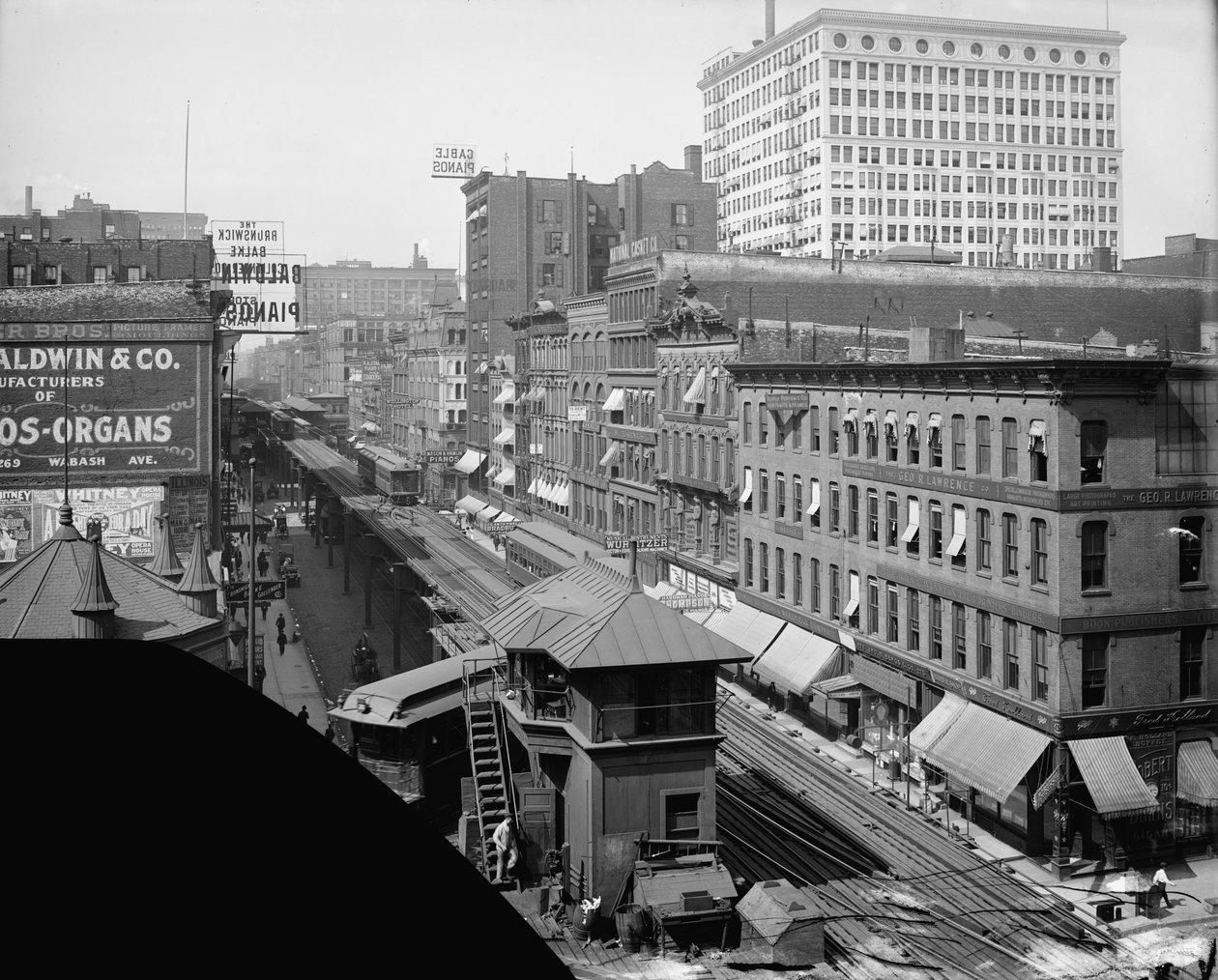 سكة حديد مرتفعة ، شارع واباش ، شيكاغو ، إلينوي ، حوالي 1900-10 (صورة أبيض وأسود) بواسطة هانز بيم