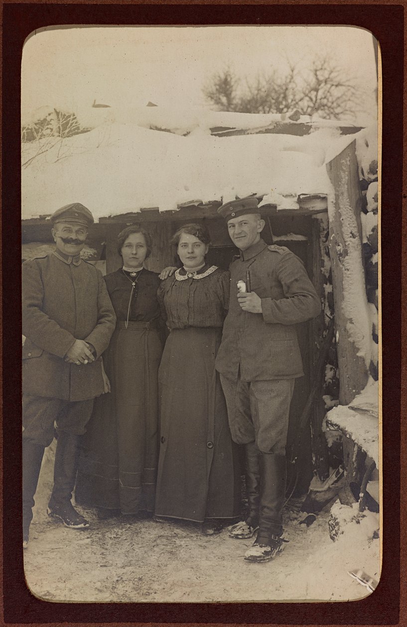 الحرب العالمية الأولى: شهدت أوكرانيا في أعوام 1914-1916 أثناء غزو الجيش الألماني. صورة للمجموعة (صورة b / w) بواسطة مقبرة الأبطال Dsessentniki (Attr. To)