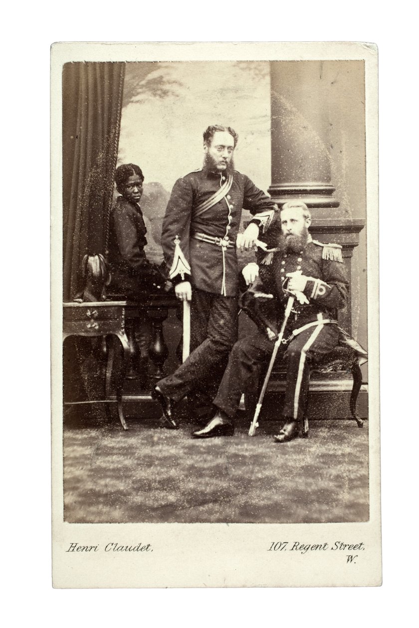 ضباط مع صبي ، لندن ، 1870 (طبعة زخرفية) بواسطة هنري كلوديت