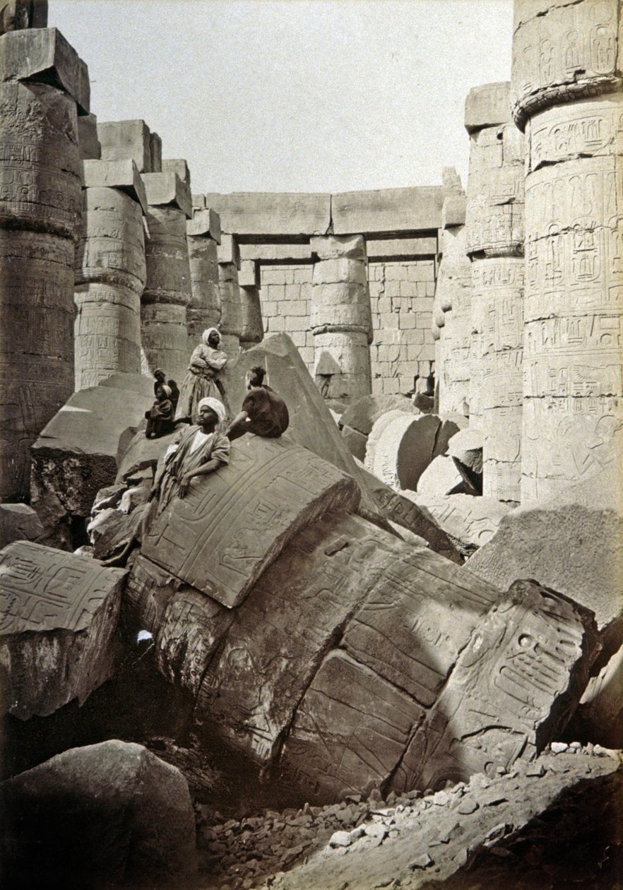 معبد الكرنك، حوالي عام 1900 (صورة بالأبيض والأسود) بواسطة هنري بيتشارد