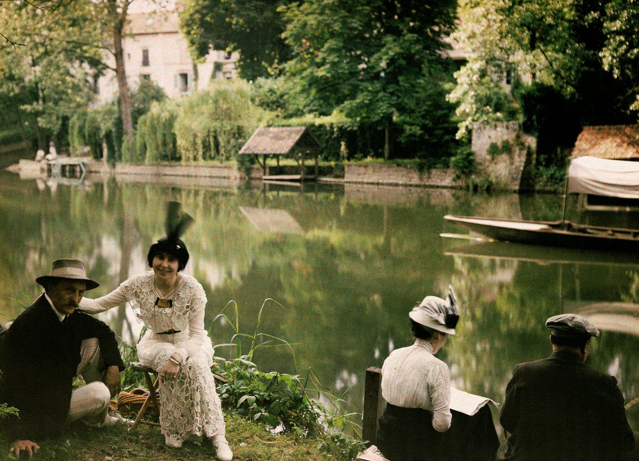 وجبة على ضفاف النهر في مونتيني ، فرنسا ، c.1920-25 (autochrome) بواسطة هنري شوانارد