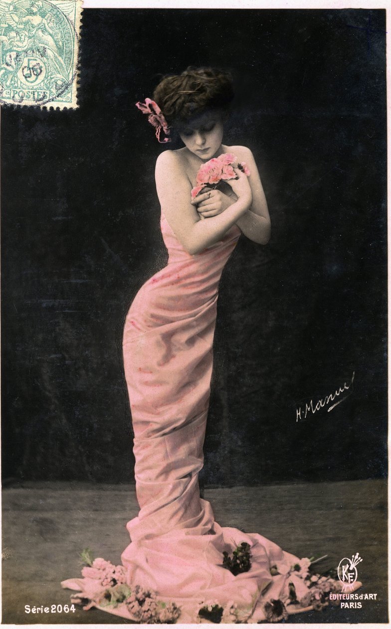 الأنثى المثالية حوالي عام 1900: جمال شاب ذو صورة ظلية رقيقة جدًا ، بطاقة بريدية. (صورة) بواسطة هنري مانويل
