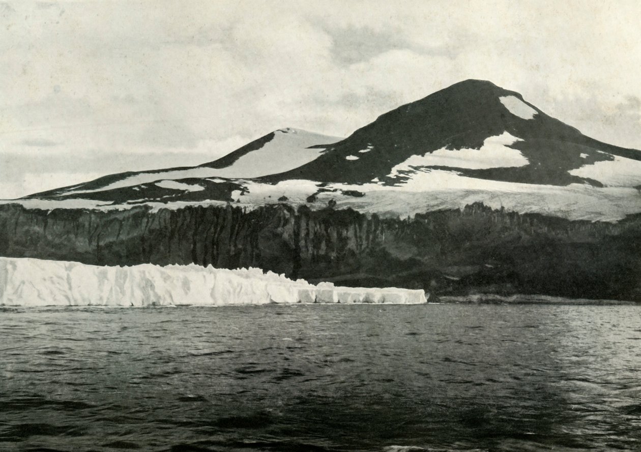 Cape Crozier: The End of the Great Ice Barrier، c19101913، 1913 بواسطة هربرت بونتينج