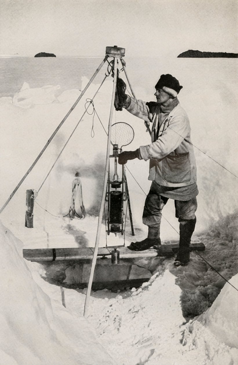EW Nelson مع زجاجة المياه المعزولة Nansen-Petersen ، c1911 ، 1913 بواسطة هربرت بونتينج