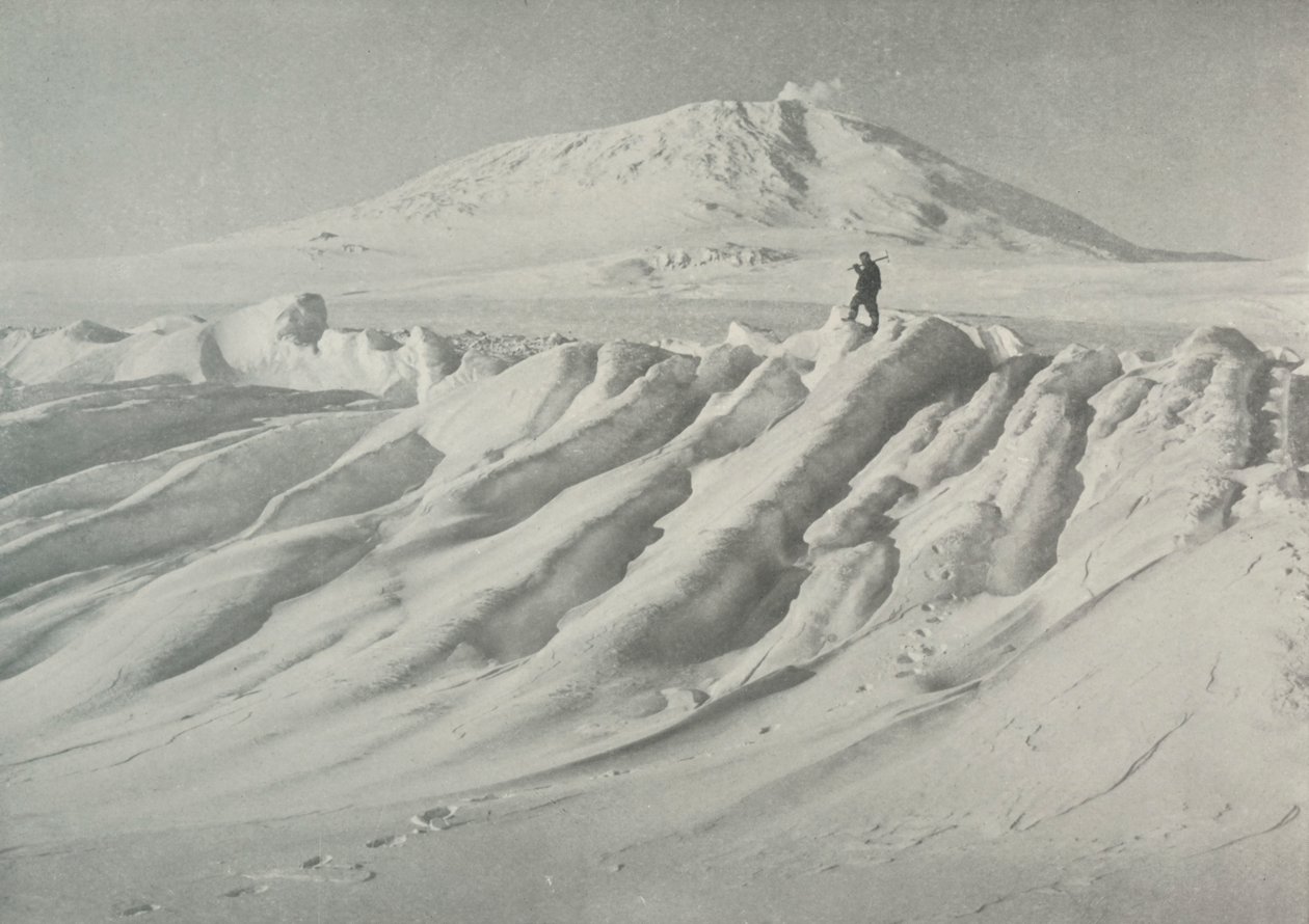 جبل إيريبوس فوق جبل جليدي مائي ، أكتوبر 1911 ، 1913 بواسطة هربرت بونتينج