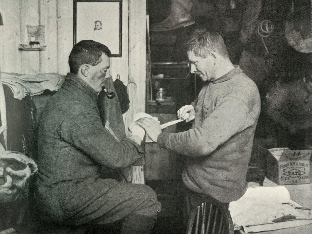ضابط ثانوي إيفانز ملزم بدكتور أتكينسونز هاند ، 5 يوليو 1911 ، 1913 بواسطة هربرت بونتينج