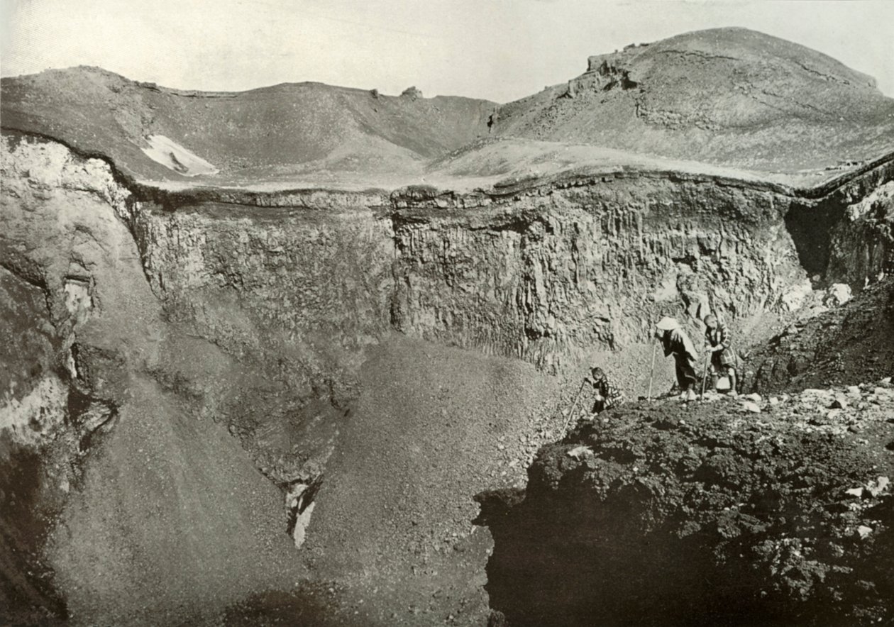 الحفرة المقدسة لفوجي سان ، 1910. بواسطة هربرت بونتينج