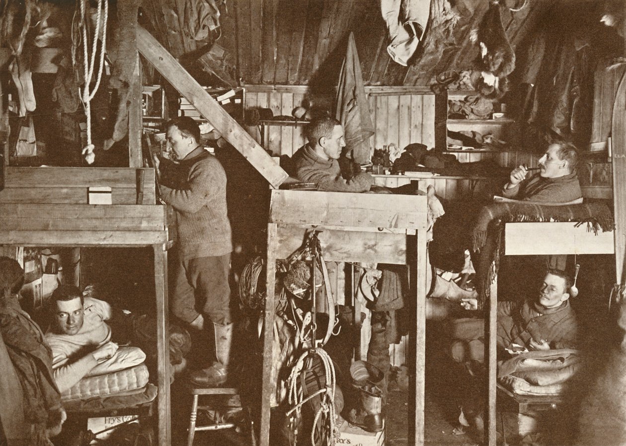 The Tenements Cherry-Garrard، Bowers، Oates، Meares، Atkinson، 9 أكتوبر 1911، 1913 بواسطة هربرت بونتينج