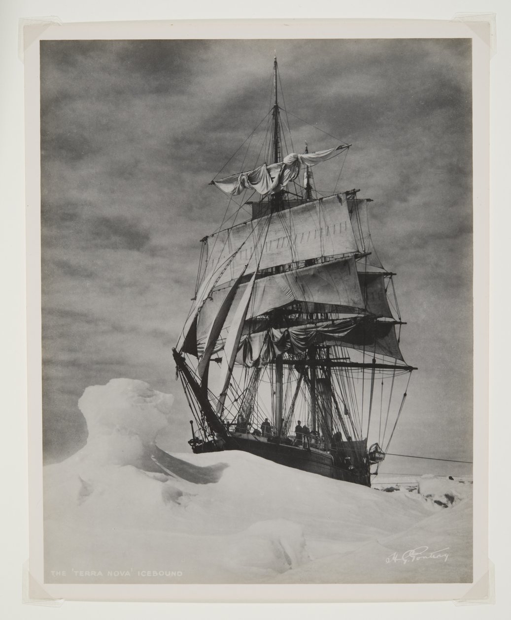 The Terra Nova Icebound (طباعة بروميد) بواسطة هربرت بونتينج