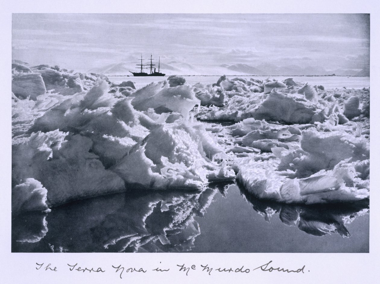 The Terra Nova في Mc Murdo Sound ، من "Scott&39;s Last Expedition" بواسطة هربرت بونتينج