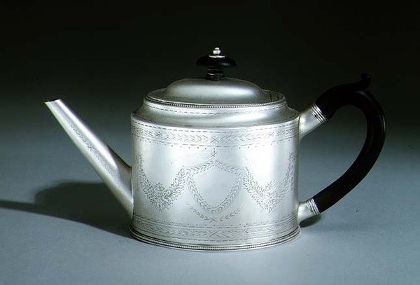 ابريق شاي 1780 (فضي) بواسطة هيستر بيتمان