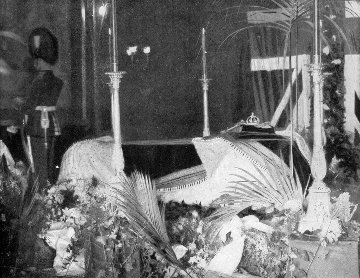 الملكة فيكتوريا تقع في الولاية في منزل أوزبورن ، 1901. بواسطة هيوز ومولينز
